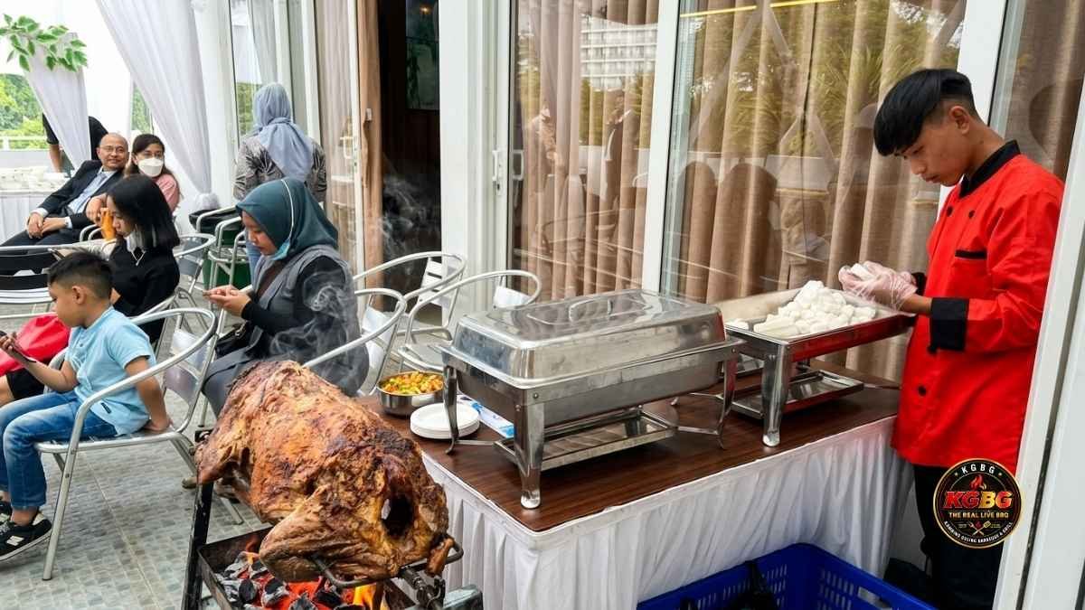 Kambing Guling Megamendung